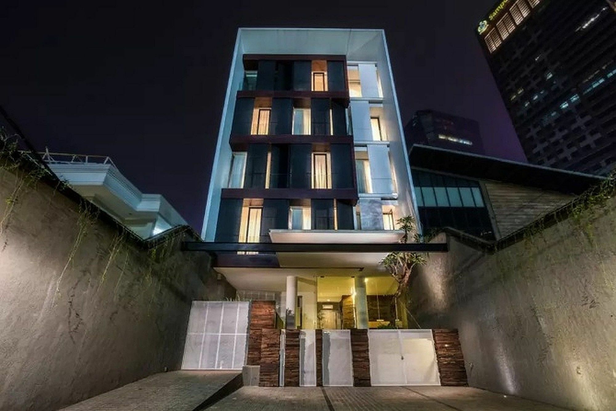Отель Zen Premium Sampoerna Strategic Square Джакарта Экстерьер фото