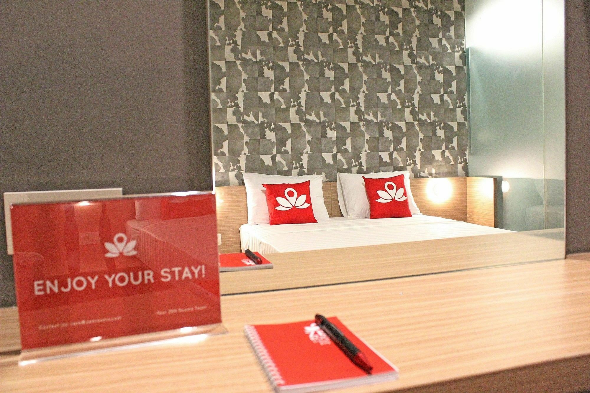 Отель Zen Premium Sampoerna Strategic Square Джакарта Экстерьер фото
