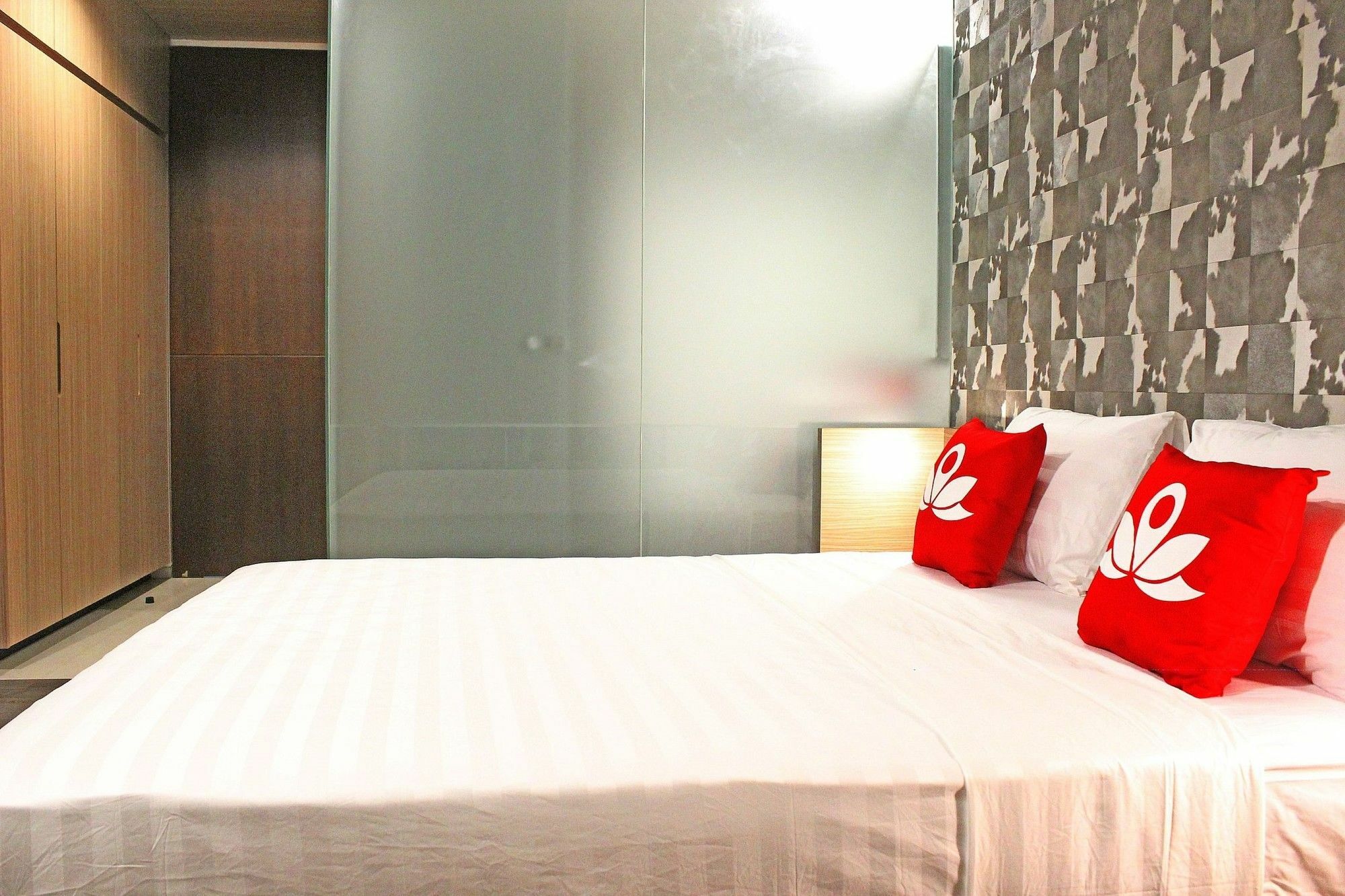 Отель Zen Premium Sampoerna Strategic Square Джакарта Экстерьер фото