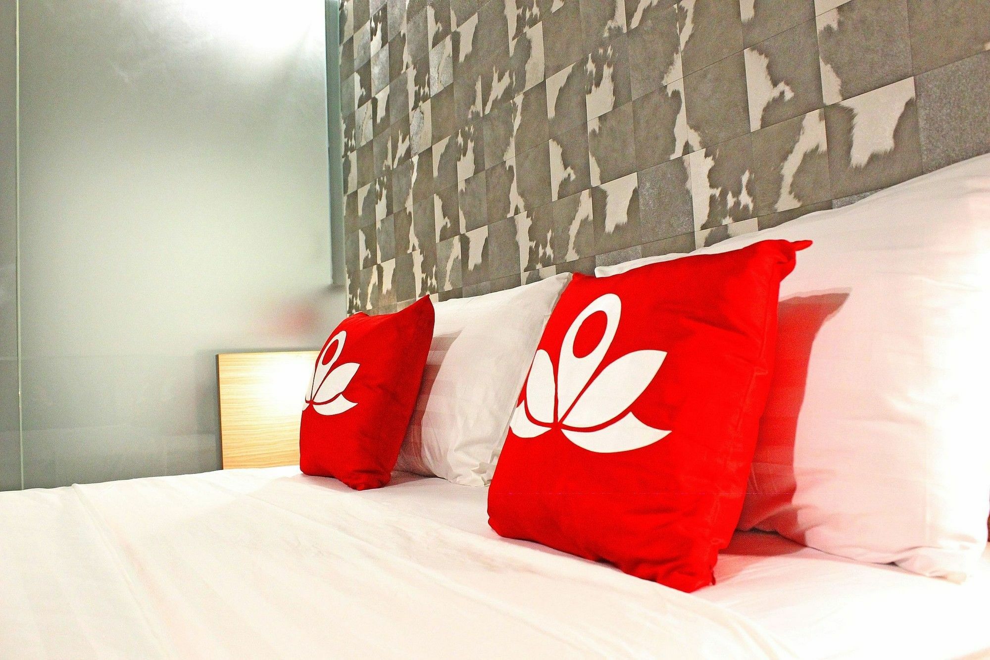 Отель Zen Premium Sampoerna Strategic Square Джакарта Экстерьер фото
