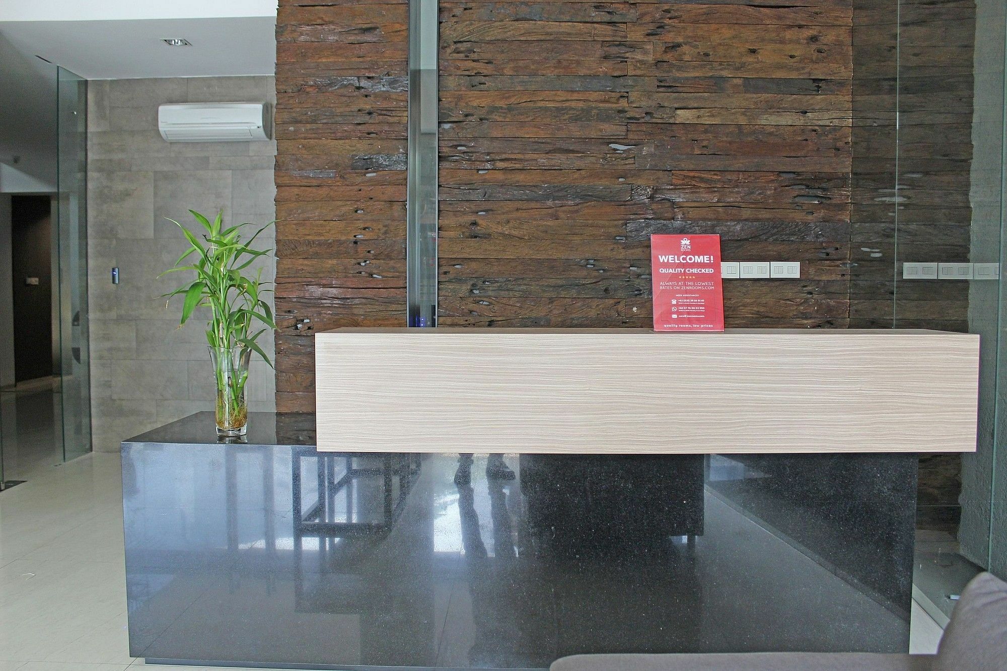 Отель Zen Premium Sampoerna Strategic Square Джакарта Экстерьер фото